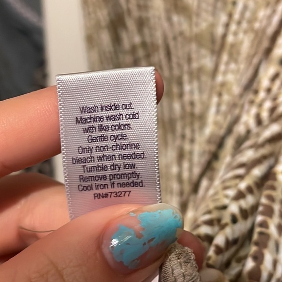 JENNIFER Lopez Short Sleeve V Neck Dress‎ - Picture 8 of 10